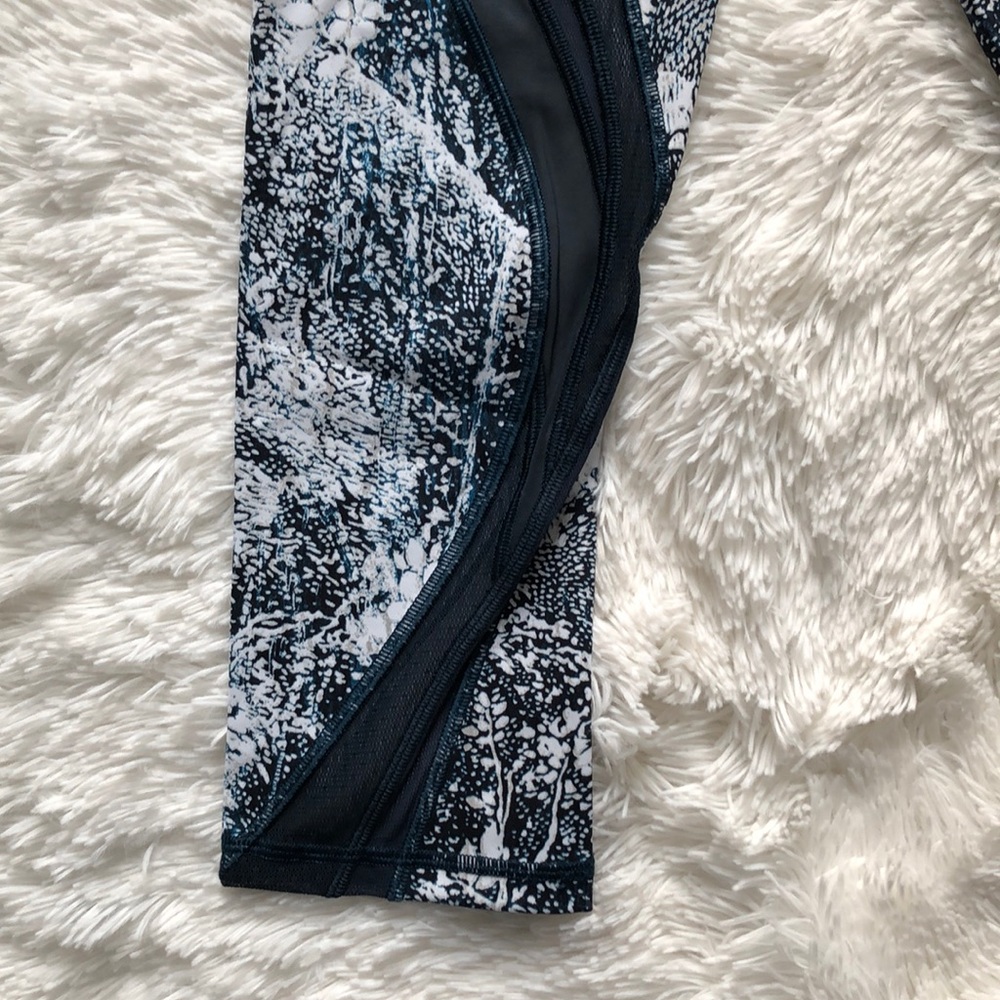 Lululemon cropped leggings 21” - Picture 3 of 6